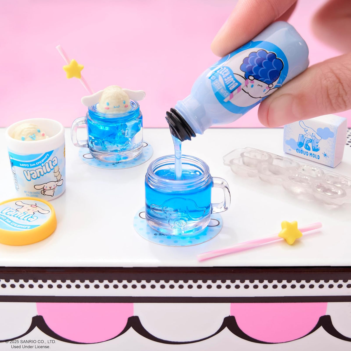 MGA's Miniverse Make It Mini Hello Kitty and Friends Series 2 (Paquete de 2) Mini coleccionables, Sanrio, Embalaje Misterioso, Bricolaje, Manualidades, Juego de Resina, réplica de Alimentos, Plantas