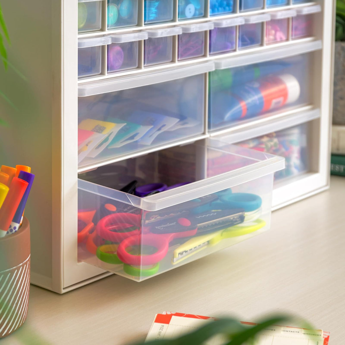 IRIS USA Organizador de Tornillos, Gabinete de 36 Cajones, Almacenamiento de Cajones de Plástico para Manualidades, Piezas Pequeñas, Tuercas y Herramientas, Pasatiempos de Arte de Scrapbook - Blanco