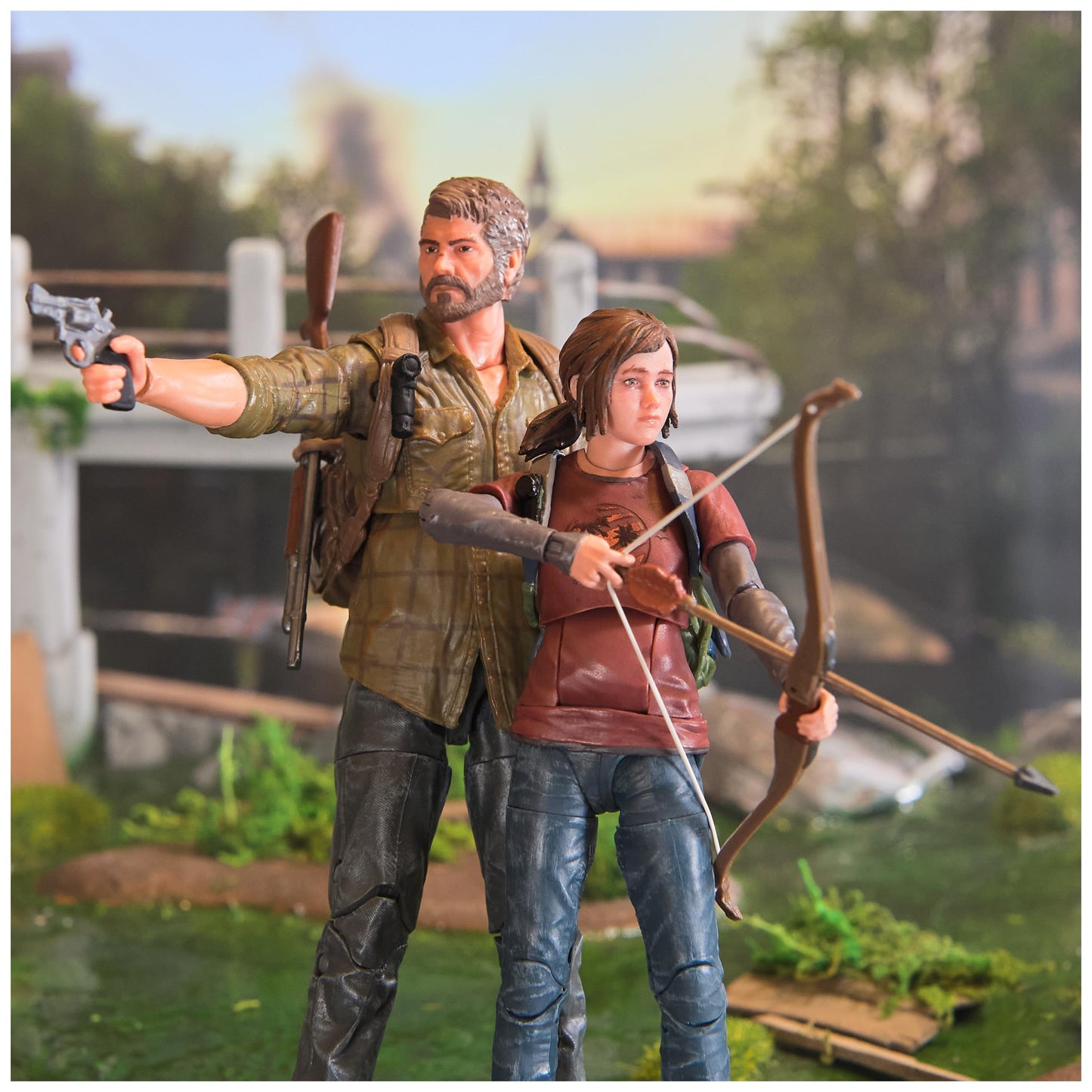 PlayStation The Last of Us, Pack de 2 Figuras de acción de Joel & Ellie de 15 cm con 19 Accesorios, The Shapes Collection, para Fans y coleccionistas de la PS5 a Partir de 17 años