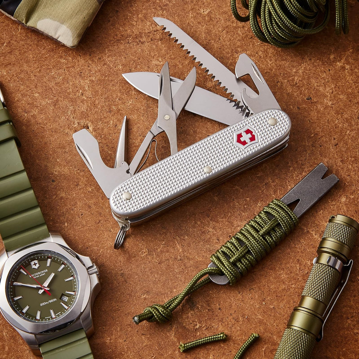 Victorinox Navaja Farmer X Alox Estriado, 10 Usos, Plata