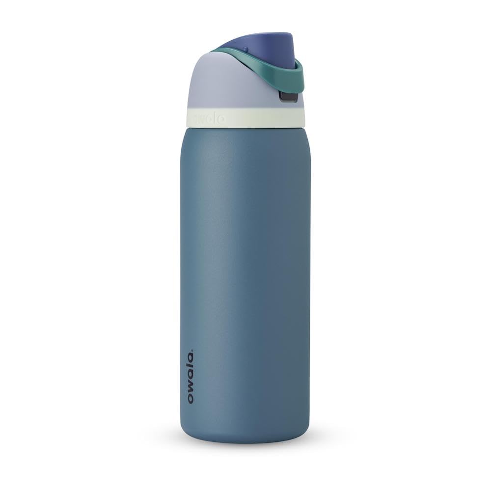 Owala FreeSip - Botella de agua aislada de acero inoxidable con pajita para deportes, viajes y escuela, botella de agua deportiva sin BPA, 32 onzas, mezclilla