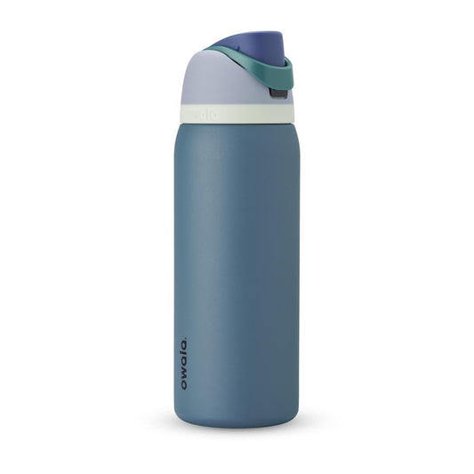 Owala FreeSip - Botella de agua aislada de acero inoxidable con pajita para deportes, viajes y escuela, botella de agua deportiva sin BPA, 32 onzas, mezclilla
