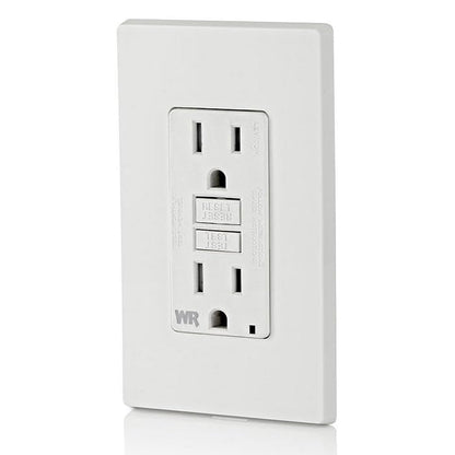 Enchufe a prueba de alteraciones Leviton SmartlockPro Slim, con fallo de puesta a tierra (GFCI), auto-prueba, luz de guía e indicador LED, 15 Amp, Blanco