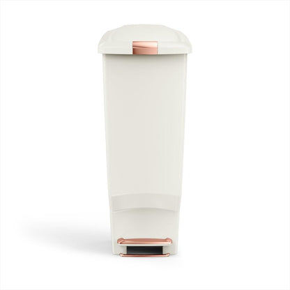 simplehuman, bote de basura estrecho con pedal, plástico blanco, 40 L - Crema