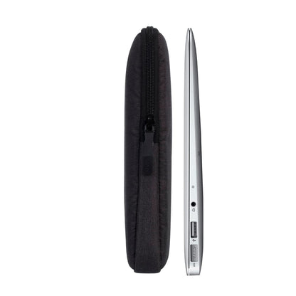 Rivacase 7704 Elegante Funda Negra para Laptop hasta 14". Fabricada con RPET Ecológico Reciclado, Resistente al Agua, Doble Cierre, Protección contra Golpes Accidentales Colección Suzuka
