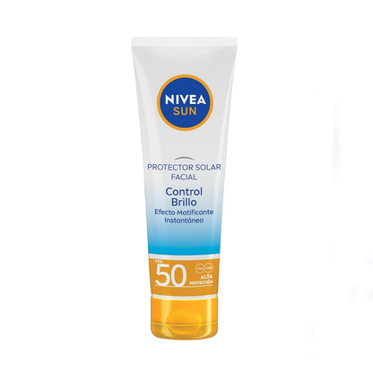 NIVEA SUN Protector Solar Facial Control Brillo Con Efecto Matificante Instantáneo y Protección Muy Alta De FPS50+ 50ml.Textura Ligera y Sin Sensación Grasosa Que Mantiene La Piel Fresca Y Libre De Oleosidad.