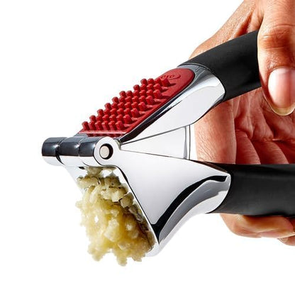 Oxo 11107400 Prensa Ajos Mango Antideslizante, 17 cm, Multicolor