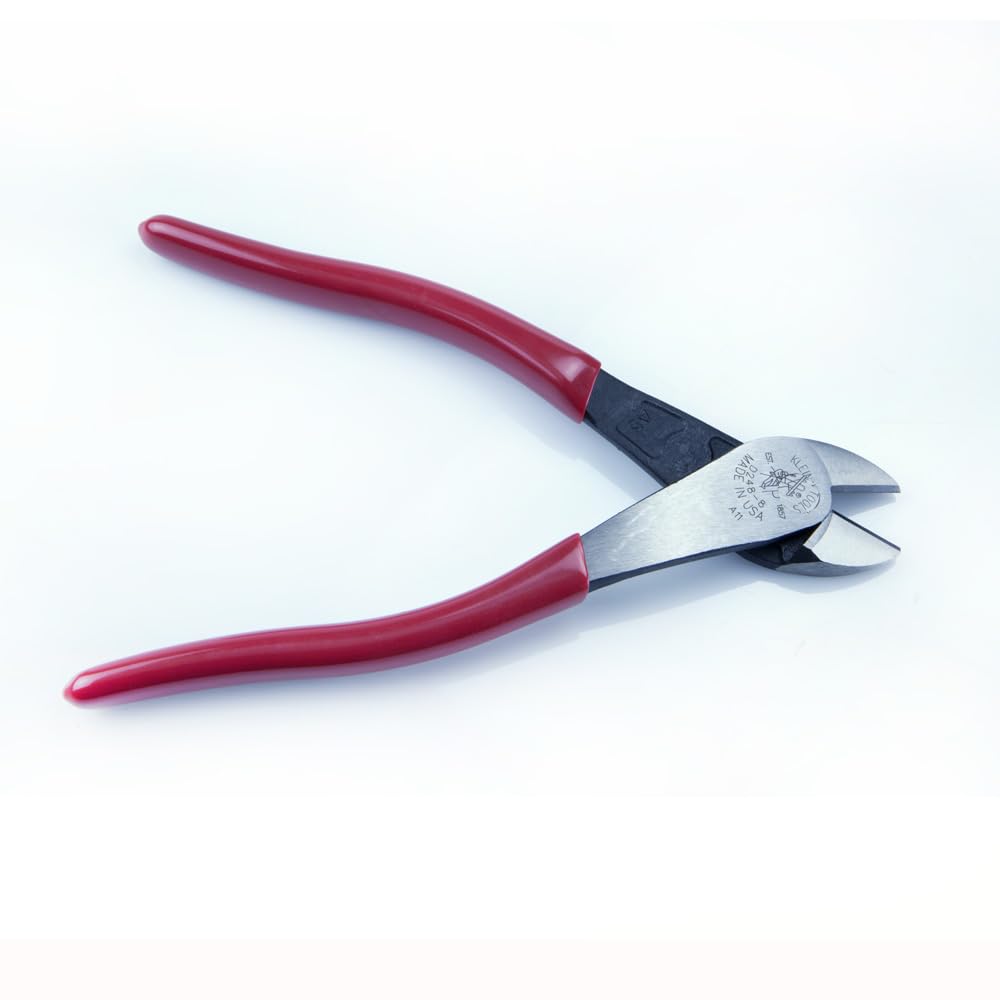KLEIN TOOLS D248-8 |Pinzas De Corte Diagonal |Cabeza En Ángulo|Alta Palanca | Pinzas de corte con cabeza en ángulo y alta palanca, ideales para cortar alambres con más fuerza en espacios reducidos.