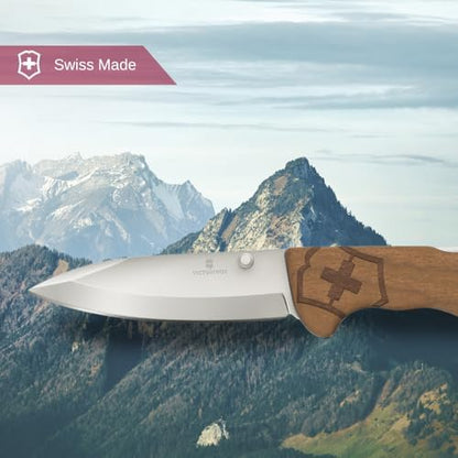 Victorinox Navaja Evoke Wood, 4 Usos, Madera | Báscula duradera de madera de nogal, tachuela extraíble, clip de transporte integrado y agujero de cordón para aventuras