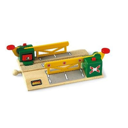 Brio World - 33750 Magnetic Action Crossing | Toy Train Accessory for Kids Ages 3 and Up