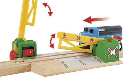 Brio World - 33750 Magnetic Action Crossing | Toy Train Accessory for Kids Ages 3 and Up