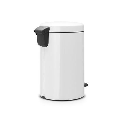 Brabantia - Bote de basura con cubeta interior de plástico, acero brillante, 7 galones - Blanco - 12 L