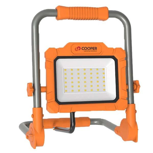 Cooper Lighting Luminario de trabajo de 1 cabezal de 3000lm con TCC de 5000K