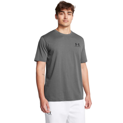 Under Armour Sportstyle Left Chest Camiseta de Entrenamiento para Hombre - (025) Castlerock - Negro - XS