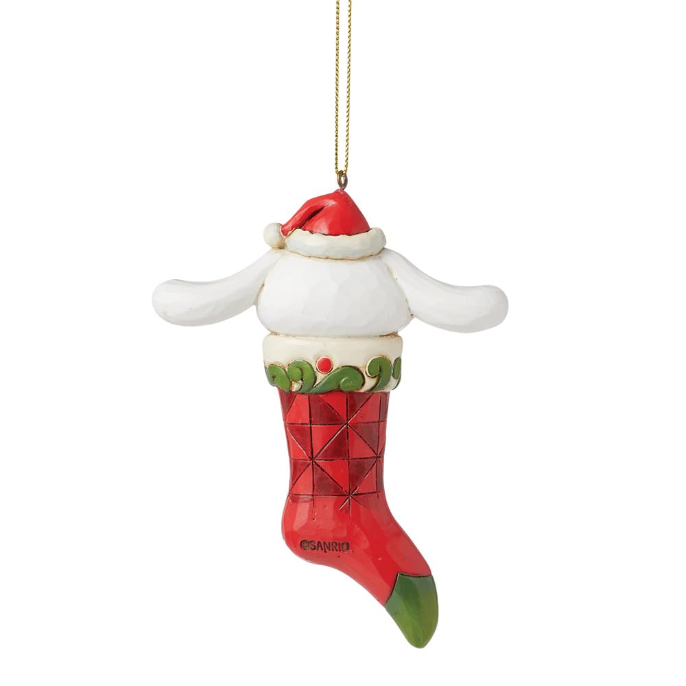 Enesco Sanrio by Jim Shore Hello Cinnamoroll en calcetín de Navidad - Ornamento Colgante de Resina de Piedra Pintada a Mano Coleccionable Cifras de Hello Kitty Adornos para árbol de Navidad, 4.5
