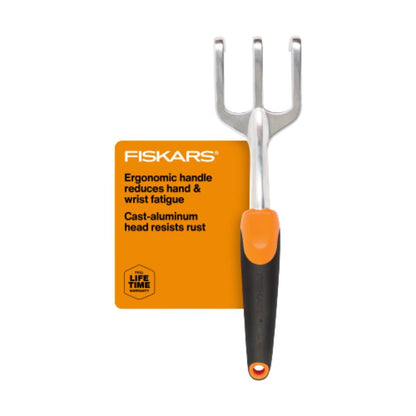 Fiskars Ergo Cultivador para excavar, airear piso y deshierbe, herramienta de jardín resistente con agujero para colgar