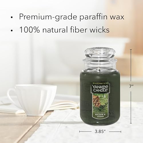 Yankee Candle - Vela clásica de 22 onzas con Aroma a bálsamo y Cedro, con Aroma a Cedro Grande, más de 110 Horas de combustión, Regalo Ideal para día Festivo