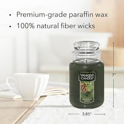Yankee Candle - Vela clásica de 22 onzas con Aroma a bálsamo y Cedro, con Aroma a Cedro Grande, más de 110 Horas de combustión, Regalo Ideal para día Festivo