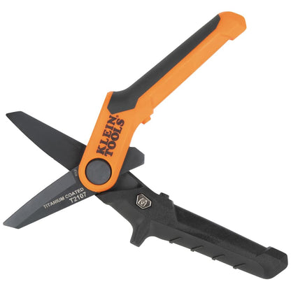 Klein Tools T2107 Tijeras de utilidad revestidas de titanio, compactas, tijeras de acero inoxidable, cuchillas dentadas, corta materiales resistentes, 7 pulgadas