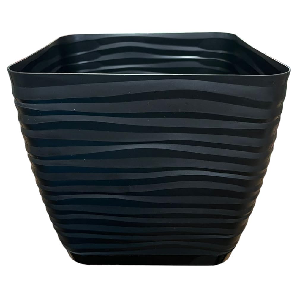 Maceta de plástico Cuadrada Acabado Acanalado a Rayas, Color Negro Mate. Tamaño 23x23cm