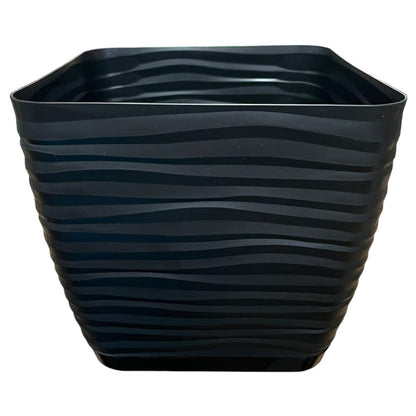 Maceta de plástico Cuadrada Acabado Acanalado a Rayas, Color Negro Mate. Tamaño 23x23cm