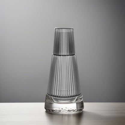 American Atelier - Jarra de agua de noche clásico con vaso, jarra acanalada de 42 onzas y vaso a juego, doble como tapa para habitación de invitados, oficina o regalo, 4.5 x 9.2 pulgadas (gris)