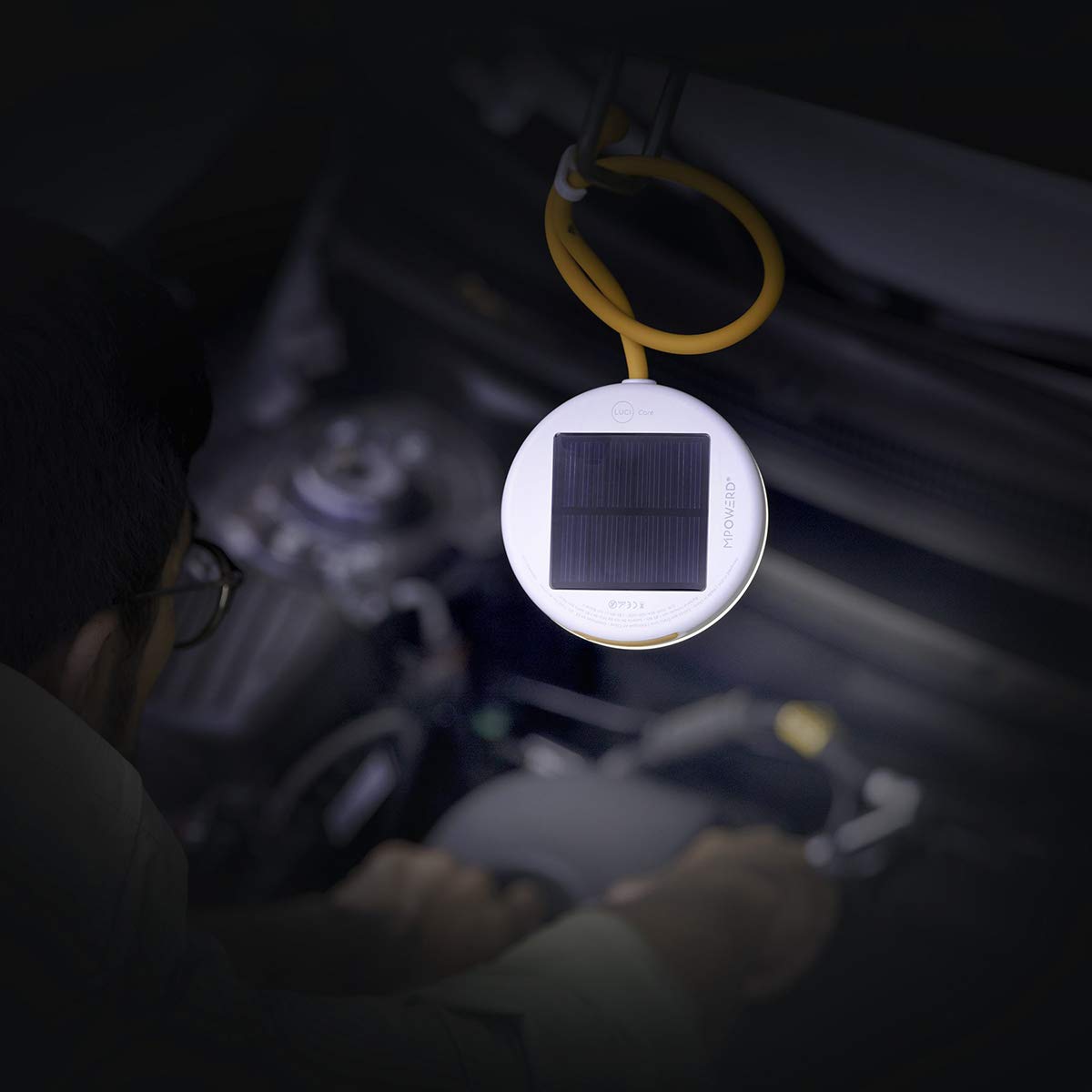 MPOWERD Luci Core Luz Solar de Trabajo con Brazo Ajustable 40 Lúmenes