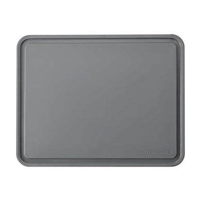 KitchenAid - Tabla de cortar de plástico clásica con zanja perimetral y bordes antideslizantes, apta para lavaplatos, 11 x 14 pulgadas, color gris
