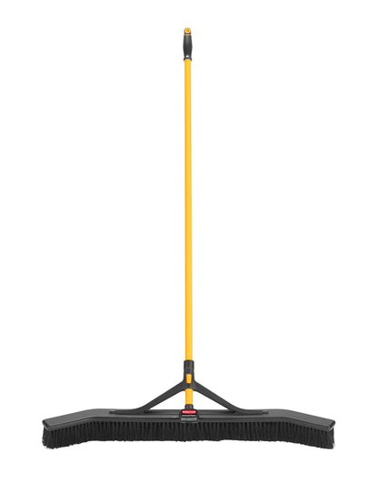 Rubbermaid Commercial Products Maximizer Escoba de Empuje a Centro con cerdas Multiusos, 36 Pulgadas de Ancho, Negro (2018728)