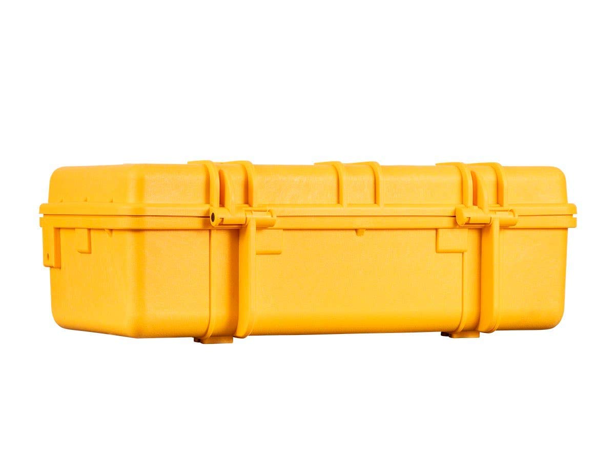 Monoprice - Funda Rígida Resistente A La Intemperie, 55,88 X 35,56 X 20,32 Cm, Color Amarillo Con Espuma Personalizable, A Prueba De Golpes, Ip67.