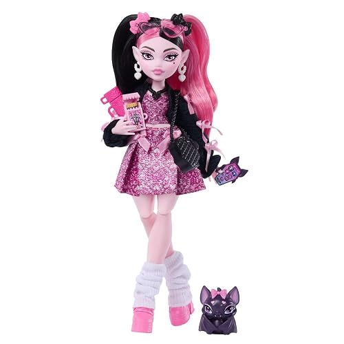 Monster High Muñeca Look Monstruoso Draculaura con Vestido, 7 Accesorios de Moda, Mascota Count Fabulous, para niñas de 4 años en adelante