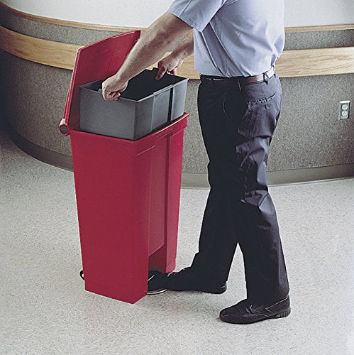 Rubbermaid Commercial Prod., interior utilidad Step-On contenedor de residuos, rectangular, plástico, 23 gal, rojo