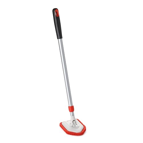 OXO Good Grips Cepillo fregador para la tina y azulejos, expandible | Limpiador de pared de baño, mango ajustable, alcance extendido, cabezal de cerdas angulares, lechada, azulejo, esquinas