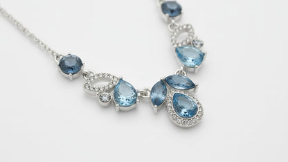 Anne Klein Box Set Collar Y Aretes Plateado Asimétrico | Plateado, asimétrico, mediano, 1 collar y 2 pares de aretes, cierre gancho frances