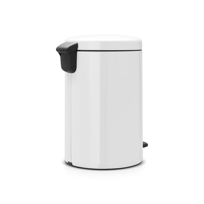 BRABANTIA | Bote de Basura NewIcon con Pedal | 20 L (5.3 Gal) | Acero y Plástico | Cierre Suave y Antiodor | Ideal para Cocina o Baño | Color: Blanco | Mod. 111846