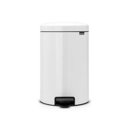 BRABANTIA | Bote de Basura NewIcon con Pedal | 20 L (5.3 Gal) | Acero y Plástico | Cierre Suave y Antiodor | Ideal para Cocina o Baño | Color: Blanco | Mod. 111846