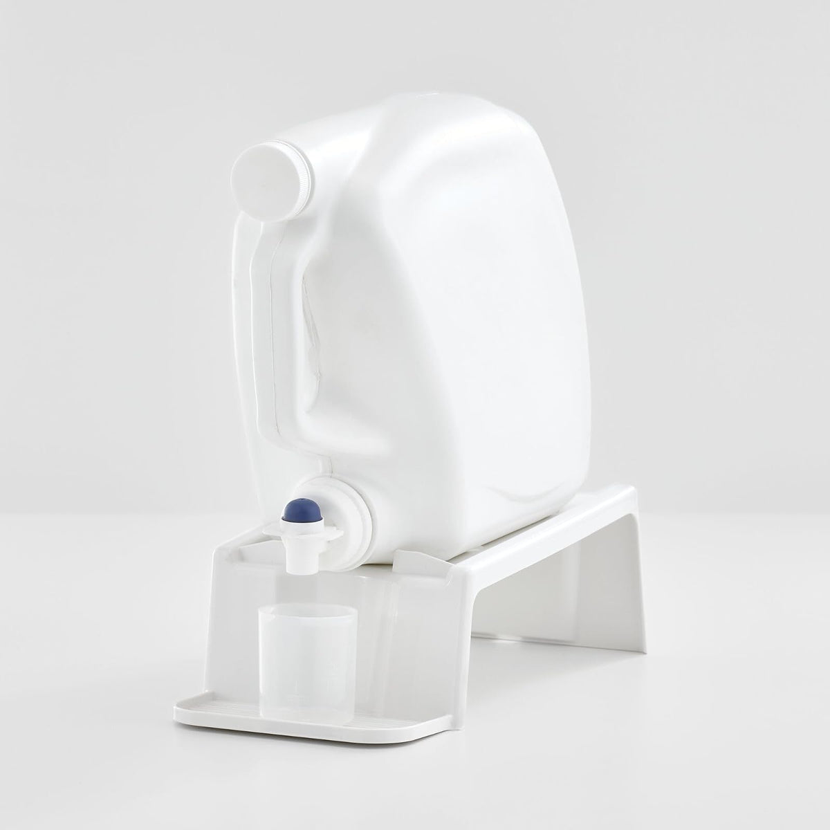 iDesign - Organizador de detergente líquido para lavandería, color blanco