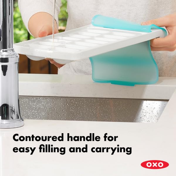OXO Good Grips No-Spill bandeja de cubitos de hielo con tapa de silicona, Bandeja de hielo, Blanco/Azul, 8.8-Ounce, 1