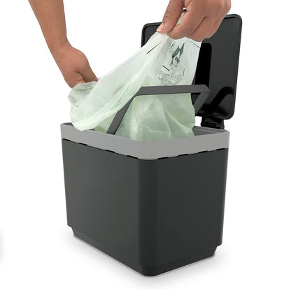 Glad Contenedor de Compost para Cocina, 1.5 galones | Contenedor de plástico con Cesta Interior extraíble, Soporte de Almacenamiento para Bolsas y filtros de Bloqueo de olores de Carbono, Gris