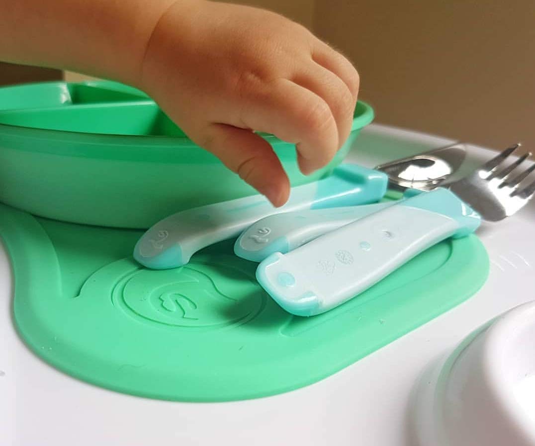 Twistshake Juego de Cubiertos de Aprendizaje | Tenedor, Cuchillo y Cuchara de Acero Inoxidable | Cubiertos Entrenadores para Niños a Partir de 12 Meses | Vajilla Infantil Soft Touch y Libre de BPA