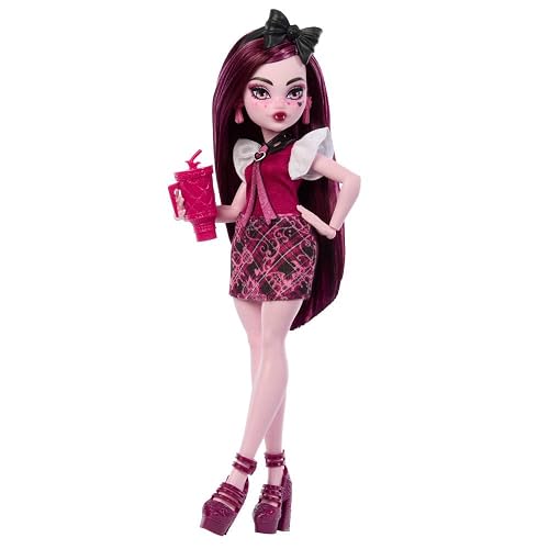 Monster High Muñeca Draculaura Look Uniforme Monstruoso, Articulada con Accesorios, Outfit Escolar, para niñas de 4 años en adelante