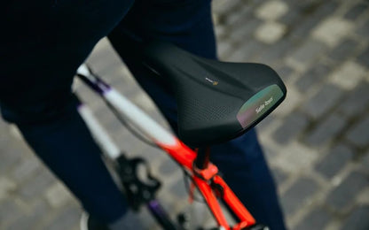 Selle Royal Vivo Ergo Reflectivo, Asiento de Bicicleta con Visibilidad Extra para Montar en la Oscuridad