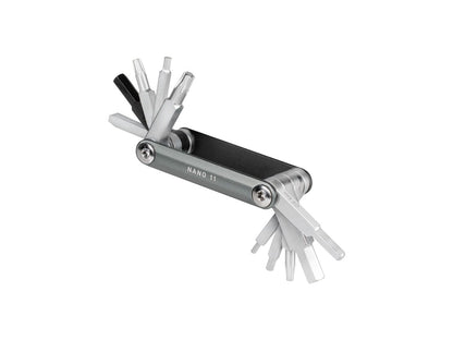Topeak DualSide Cage Pro con Caja de Herramientas integrada N11 – Portabidón Reversible de Entrada Izquierda/Derecha con Multiherramienta Nano 11 integrada, retención Segura, Marco Compacto para