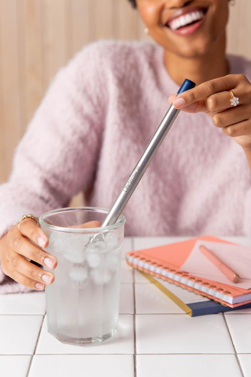 LifeStraw Sip - Paquete de 3 unidades, filtro de agua reutilizable de acero inoxidable con 3 fundas de transporte, elimina microplásticos, bacterias y parásitos para viajes y uso diario