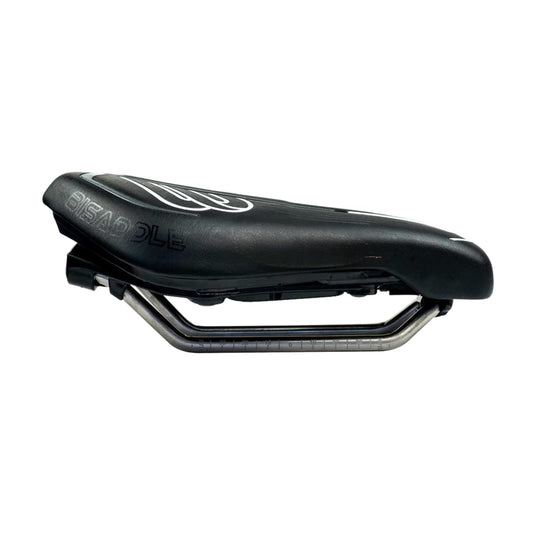 BiSaddle SRT - Sillín de Bicicleta súper Corto sin Nariz Ajustable sin Dolor, Color Negro con rieles de Titanio, Ajuste Personalizado, tamaño único
