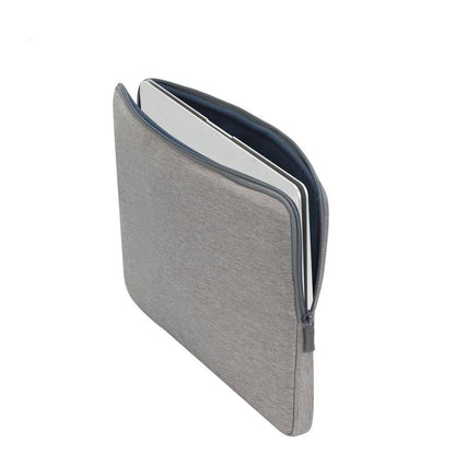 Rivacase 7705 Elegante Funda Gris para Laptop hasta 15.6". Fabricada con RPET Ecológico Reciclado, Resistente al Agua, Doble Cierre, Protección contra Golpes Accidentales Colección Suzuka