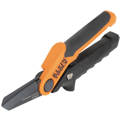 Klein Tools T2107 Tijeras de utilidad revestidas de titanio, compactas, tijeras de acero inoxidable, cuchillas dentadas, corta materiales resistentes, 7 pulgadas