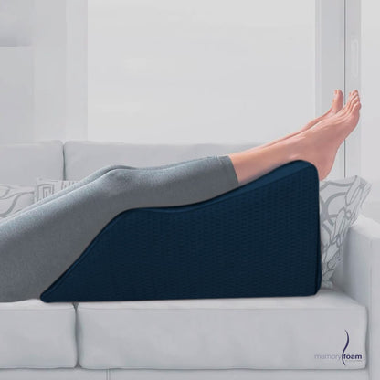 Memory Foam | Cojín Descansa Piernas - Disminuye Varices y Pies Hinchados - Blanco - Medidas 63 x 45 x 30 cm - Hecha