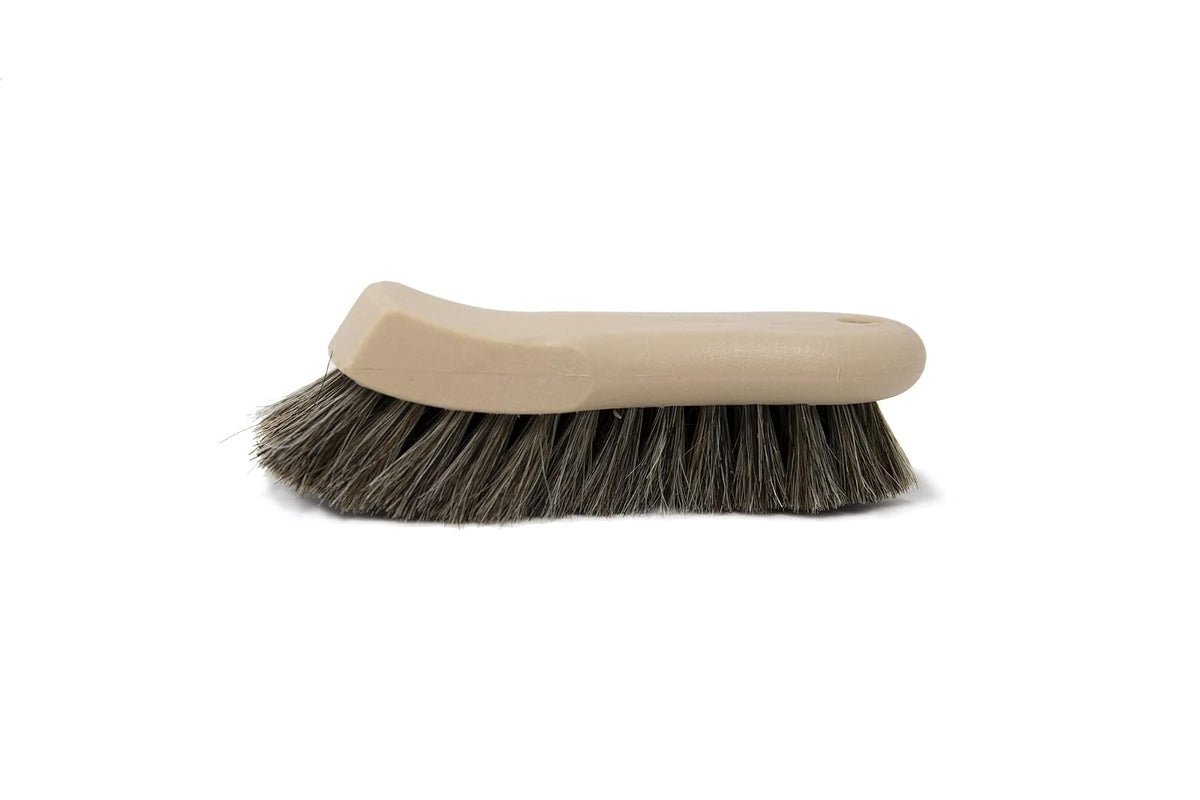 Cepillo para tapicería 303 - Cerdas de Pelo de Caballo - Resistentes a Las Manchas difíciles, Suaves a Las Telas delicadas - Diseño ergonómico y Contorneado - Asientos de Cuero, alfombras, Telas, Tap