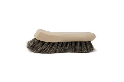Cepillo para tapicería 303 - Cerdas de Pelo de Caballo - Resistentes a Las Manchas difíciles, Suaves a Las Telas delicadas - Diseño ergonómico y Contorneado - Asientos de Cuero, alfombras, Telas, Tap